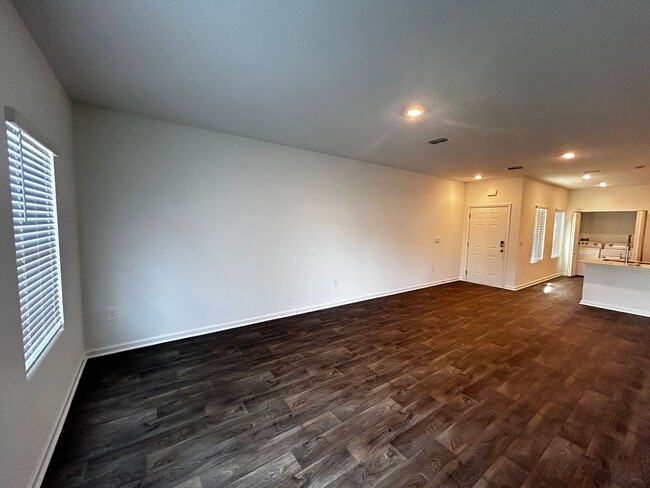 Building Photo - 3/2 Townhome in Bay Pointe! HALF OFF RENT ...