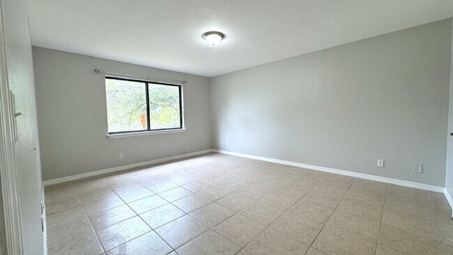 Building Photo - 3960 Oak Trail Run