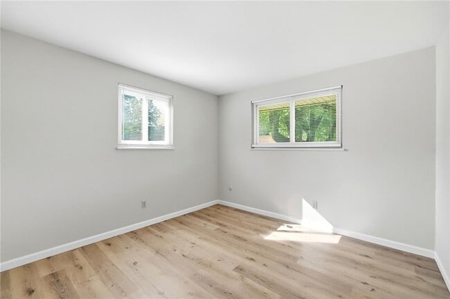 Building Photo - 6537 Highbury Rd