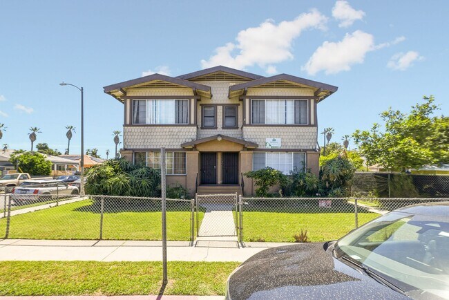 Building Photo - Spacious 1BR + 2.5BA Near USC and DTLA | First Floor Unit