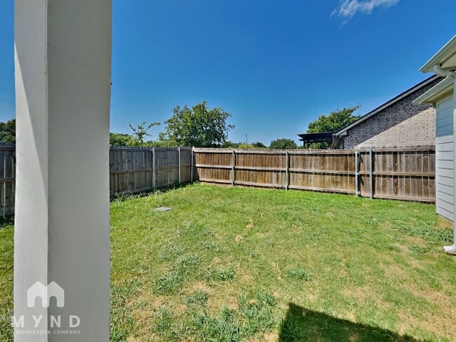 Building Photo - 2417 Creek Dr