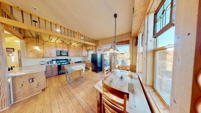 Building Photo - Beautiful Home on 10 Private Acres