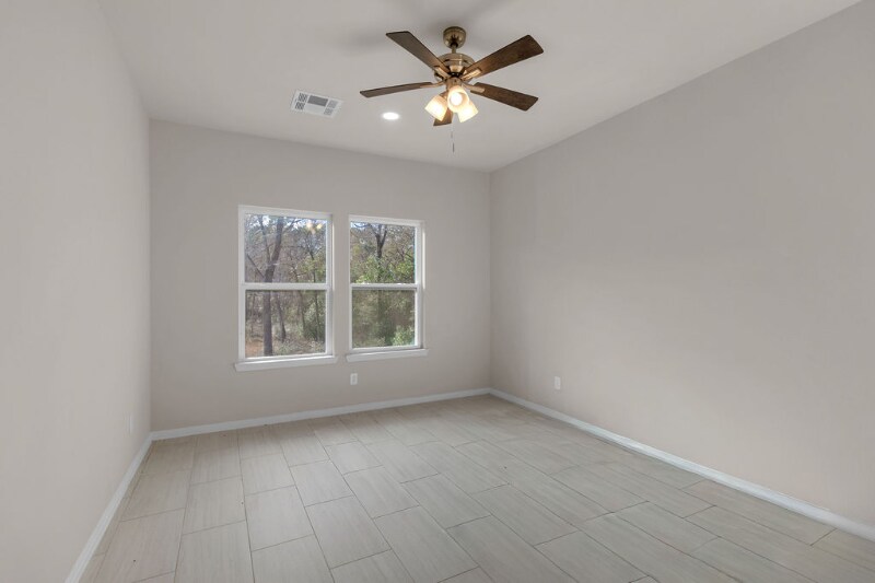 Building Photo - 110 Turner St