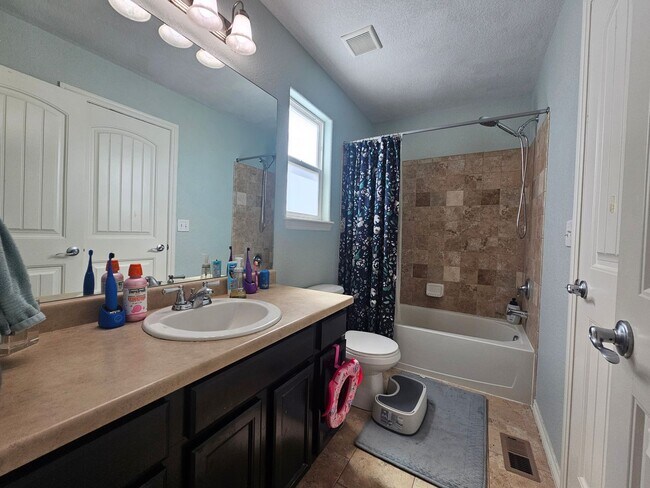 Building Photo - 7431 Willowdale Dr