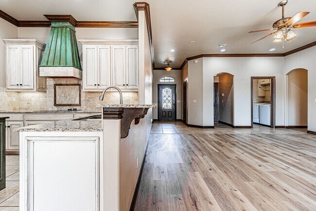 Building Photo - 4 Bed 3 Bath in Edmond!