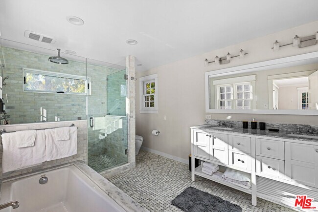 Building Photo - 9520 Gloaming Dr