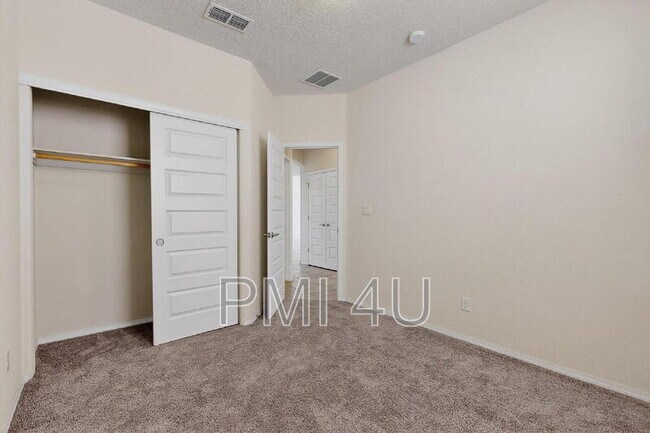 Building Photo - 7110 Overview Rd NE