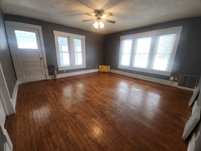 Building Photo - 1204 S Jefferson St