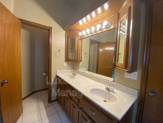 Building Photo - 509 Allison Ln