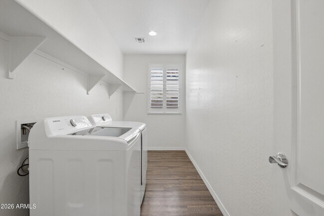 Building Photo - 17863 W Hiddenview Dr