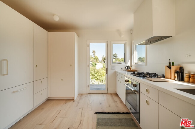 Building Photo - 1097 W Kensington Rd