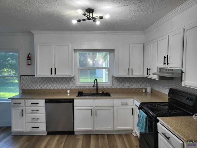 Building Photo - 2800 S Estates Rd