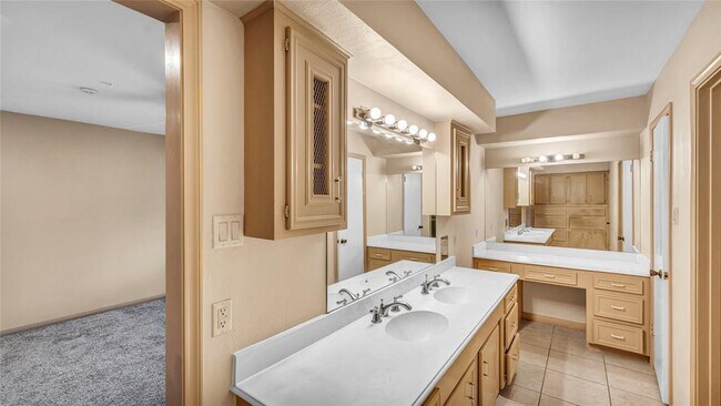 Building Photo - 10919 Paulwood Dr