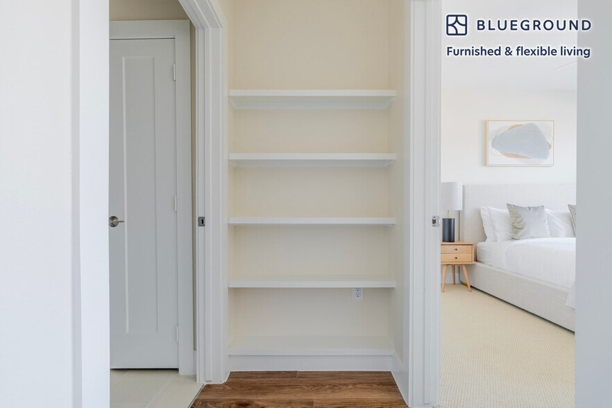 Building Photo - 1501 W Howard Ln