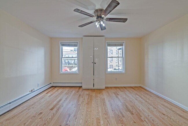 Building Photo - 337 Summit Ave