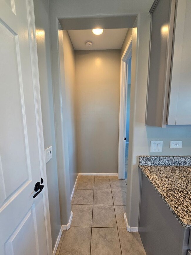 Building Photo - 3 Bedroom/ 2 Bath Red Rock Oasis