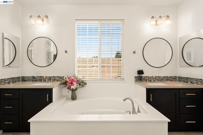 Building Photo - 310 Elworthy Ranch Cir