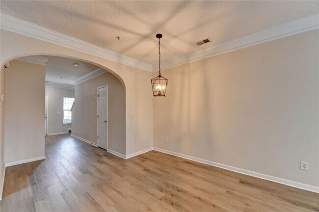 Building Photo - 310 Azalea Cir