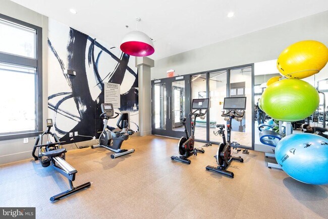 Building Photo - 16608 Crabbs Branch Way