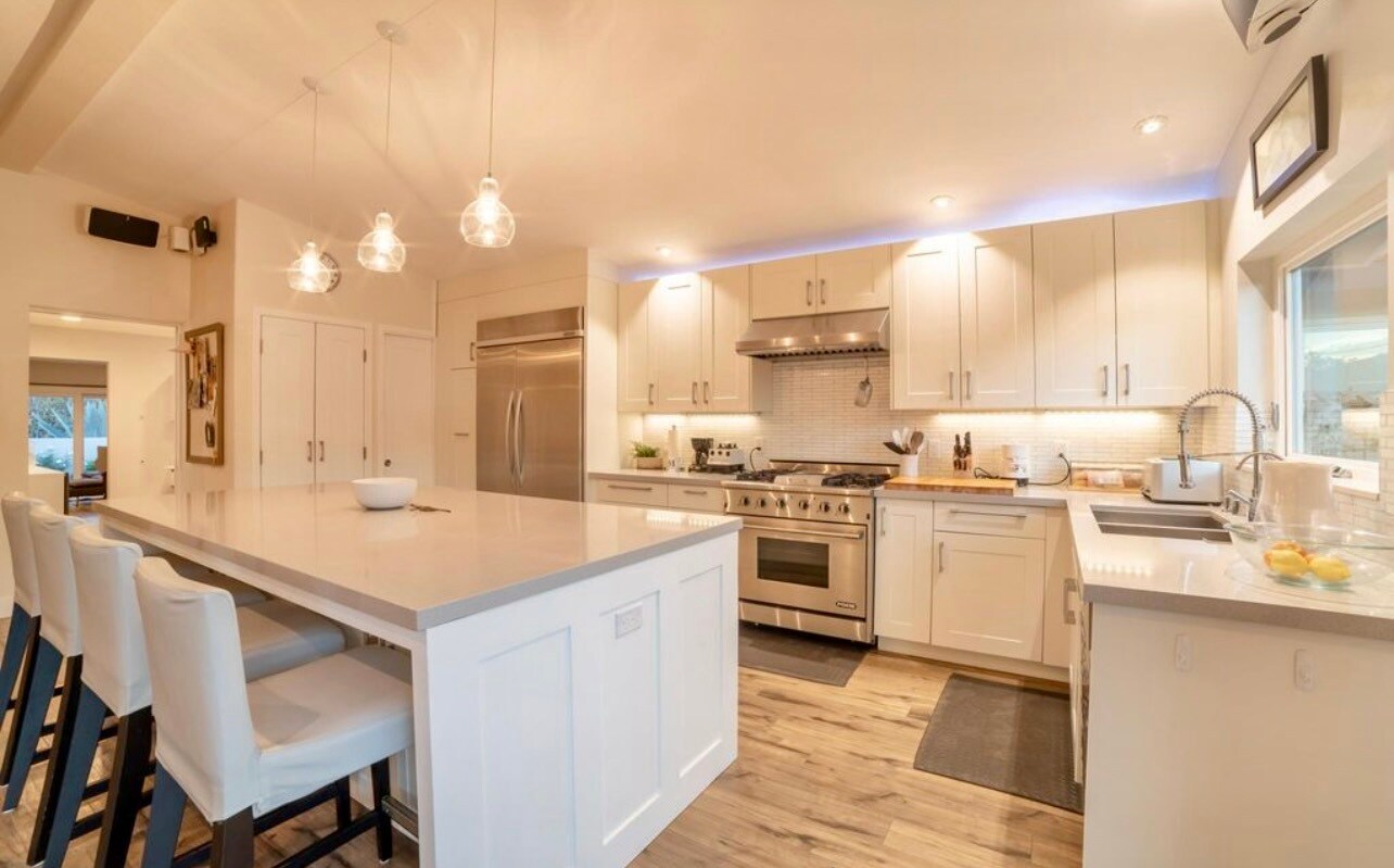 Kitchen - 1530 Marine Ave
