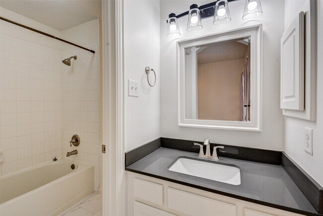 Building Photo - 203 Hazelcrest Dr