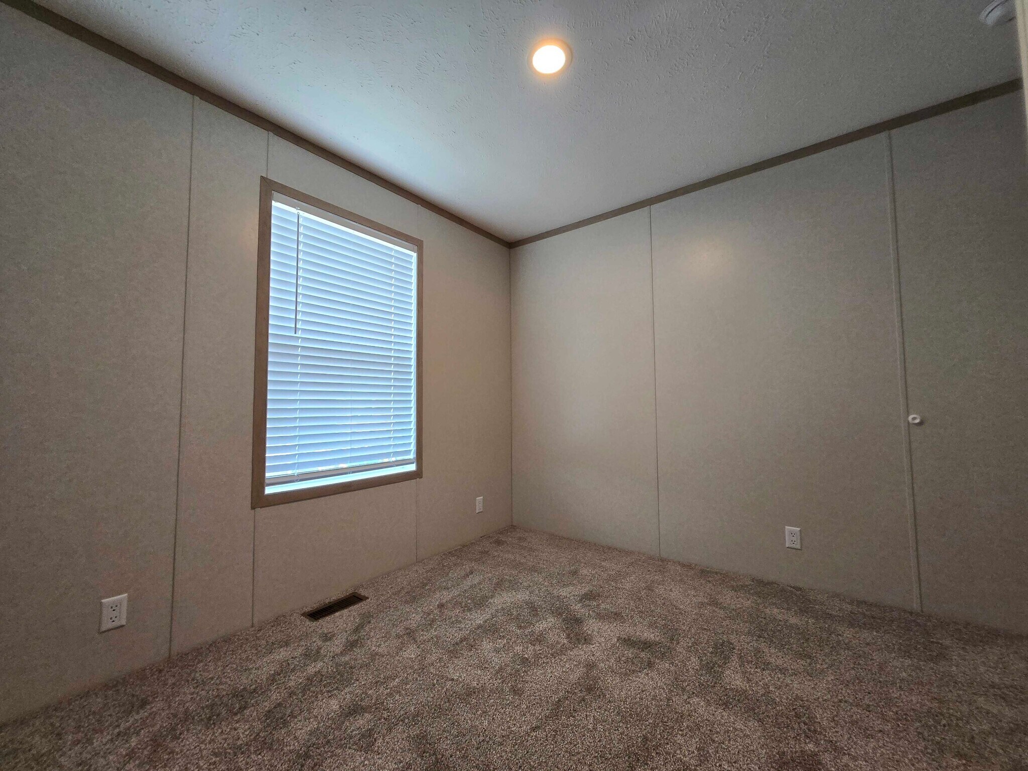 Building Photo - 29752 Jamestown Dr