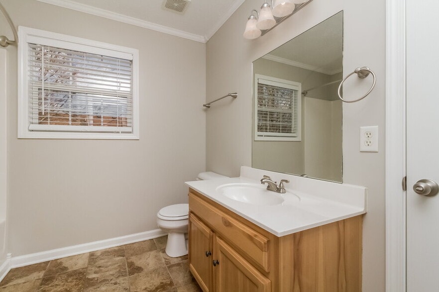 Building Photo - 1502 Huddersfield Dr