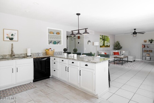 Building Photo - 3011 S Country Club Way