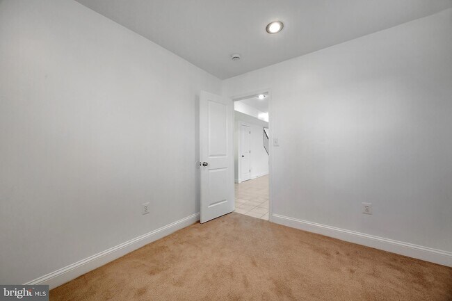 Building Photo - 458 Oakwood St SE