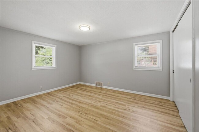 Building Photo - 5010 S Brookville Rd