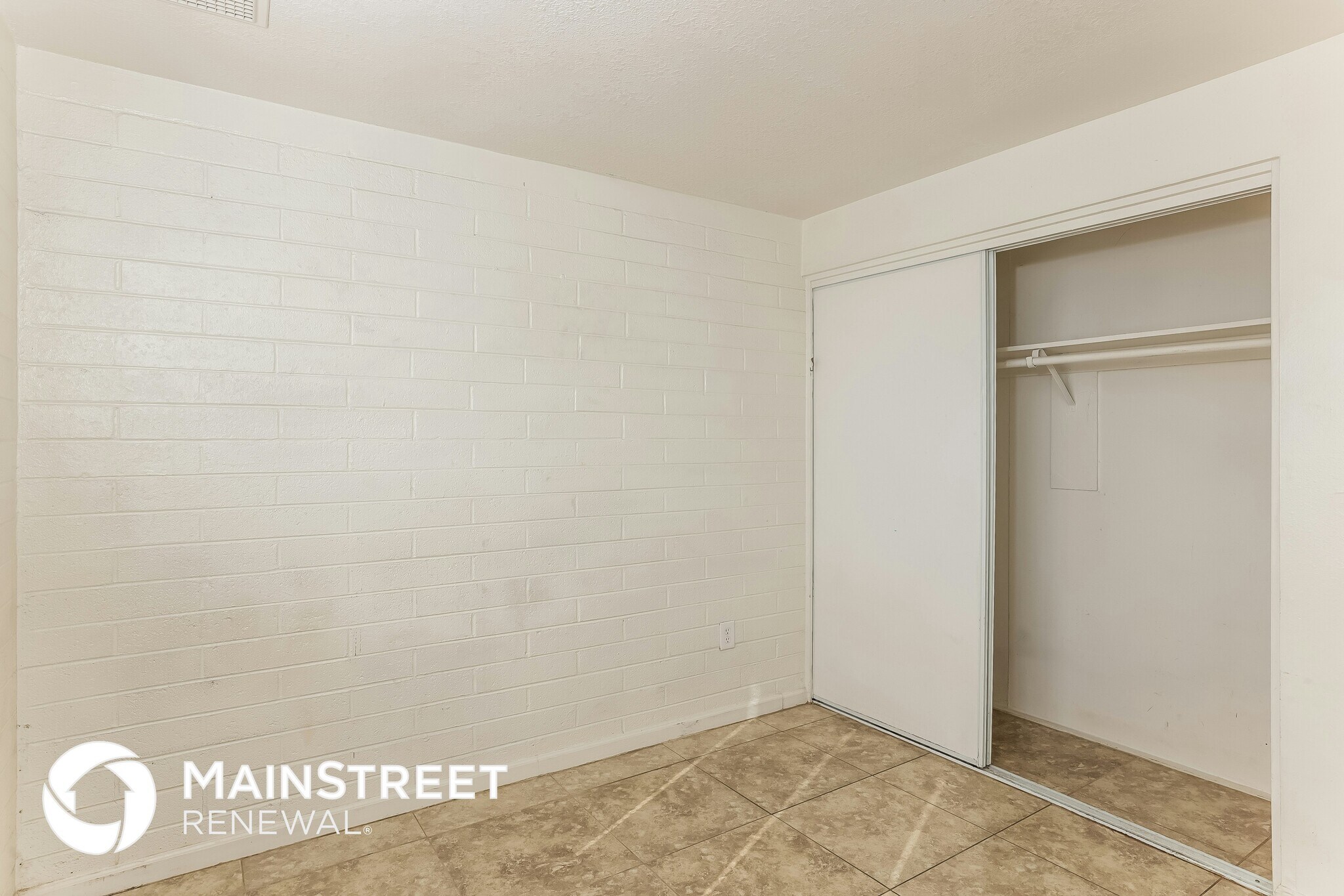 Building Photo - 7132 W Glenrosa Ave