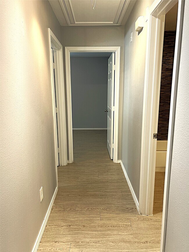 Building Photo - 12727 Cooper Breaks Dr