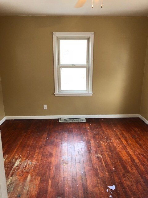 Building Photo - Spacious 3 Bedroom Single Family Home -