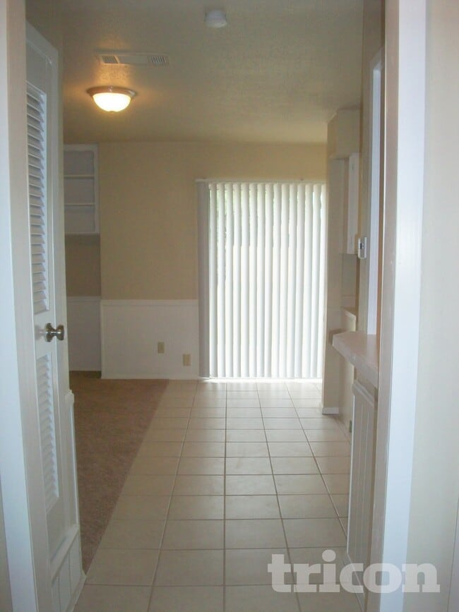 Building Photo - 1703 Sagebrush Trail