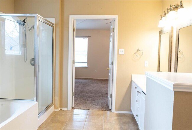 Building Photo - 1608 Diana Dr