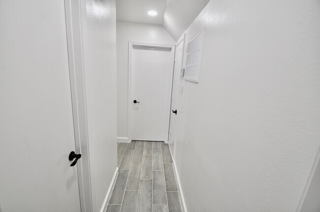 Building Photo - 16402 Gold Ridge Ln