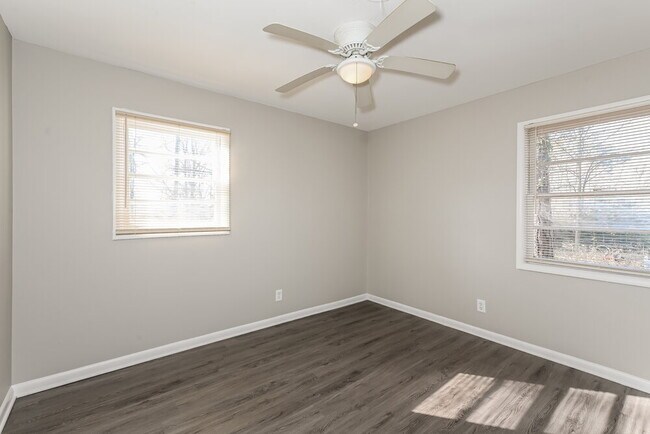 Building Photo - 645 Melrose Dr