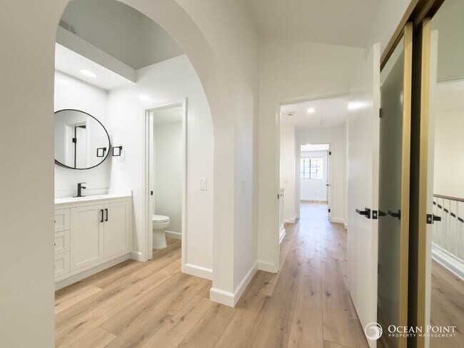 Building Photo - Newly Remodeled 2 Bedroom Condo for Rent i...