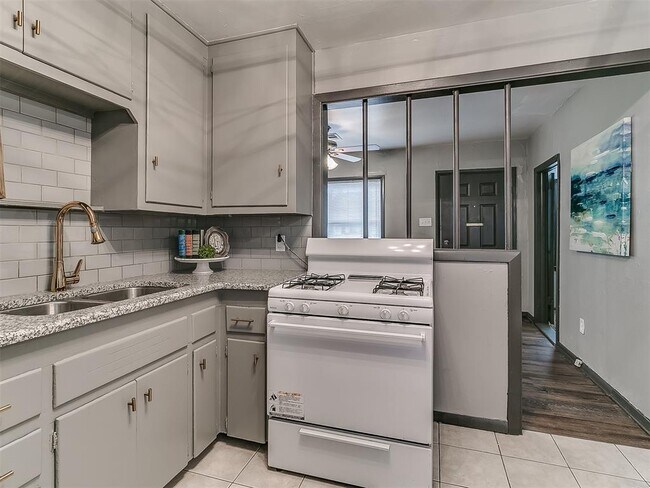 Building Photo - 4209 NE 19th St