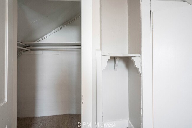 Building Photo - Charming 1-Bedroom Duplex with Modern Amenities in Mooresville!