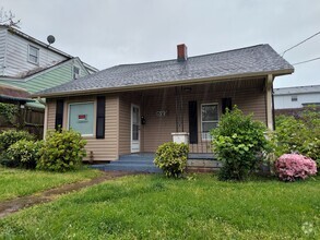 Building Photo - COMING SOON! 3 BEDROOM 1 BATH IN WINSTON-S...