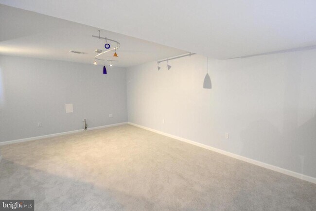 Building Photo - 42271 Bird Haven Dr