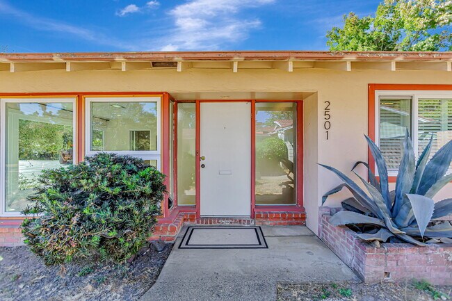Building Photo - 2501 Linda Vista Avenue