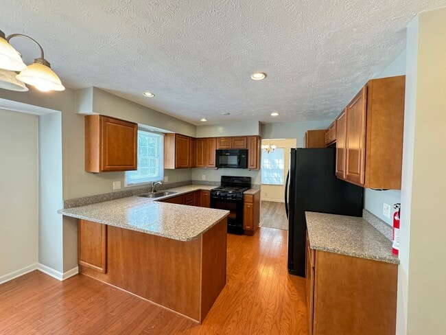 Building Photo - Immaculate 4 bed home in Bloomington