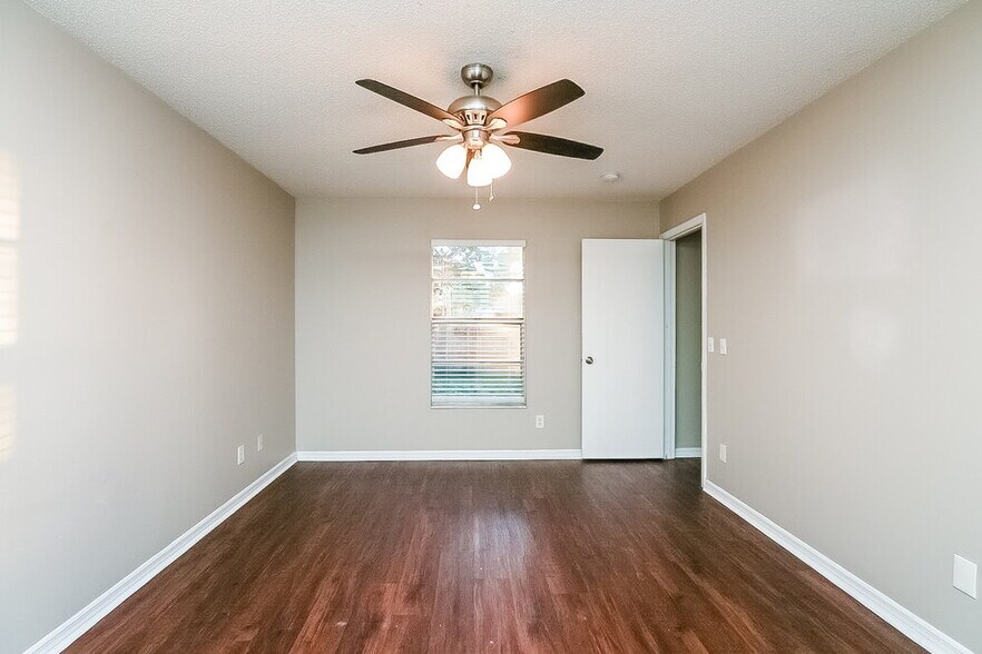 Building Photo - 718 Del Prado Dr