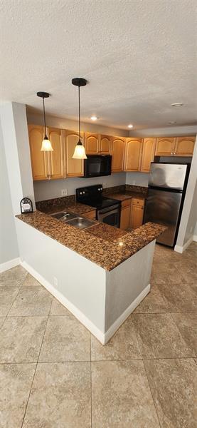 Building Photo - 10926 Royal Palm Blvd