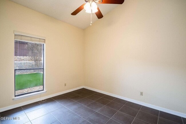 Building Photo - 1555 Common Dr