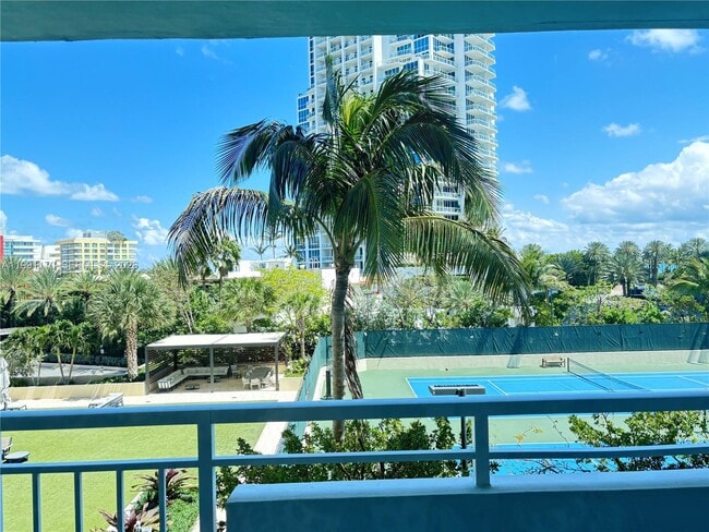 Building Photo - 400 South Pointe Dr