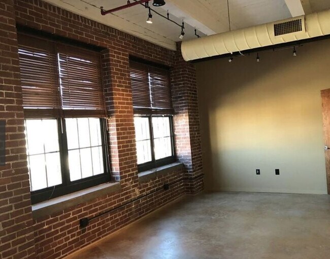 Building Photo - 406 Lincoln St