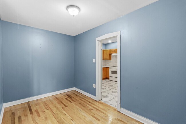 Building Photo - 2246 N Leamington Ave